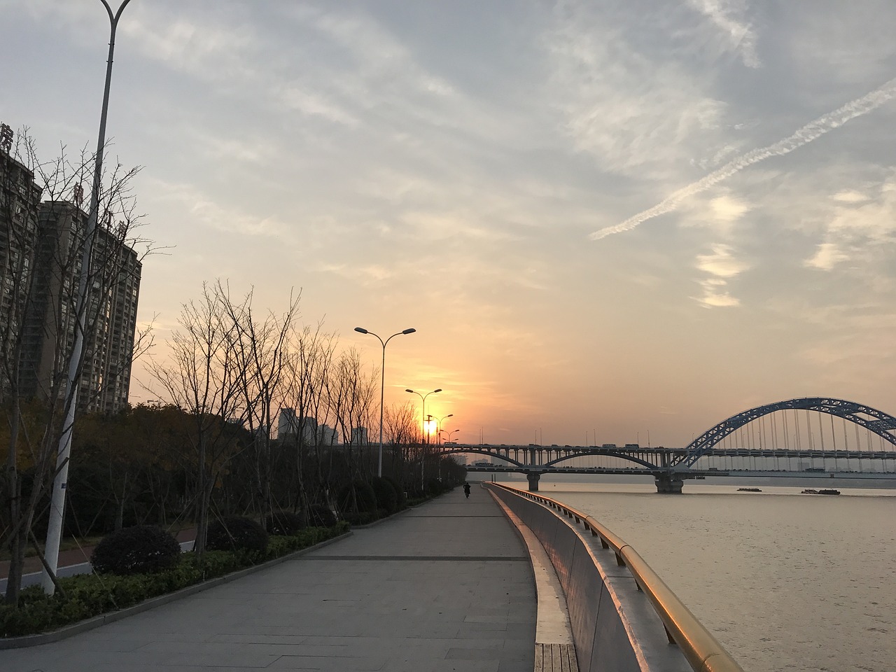 穿越江河的千年对话，杭州与重庆，两座城市的独特魅力与文化交融