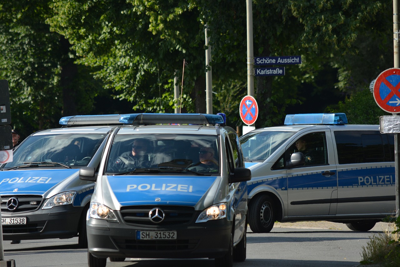 宁波交通警察网，您的出行安全指南