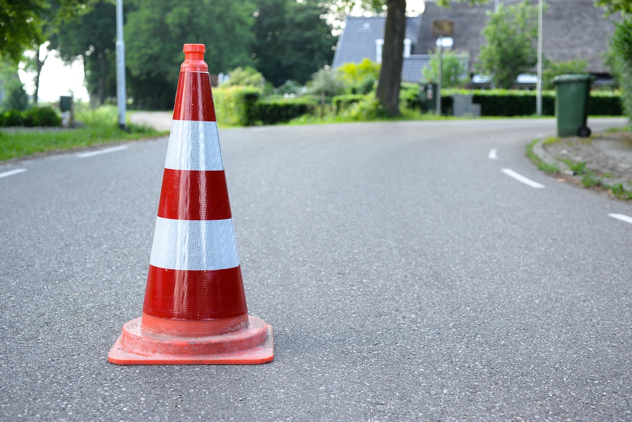道路的守护者，交通安全标识标牌的奥秘