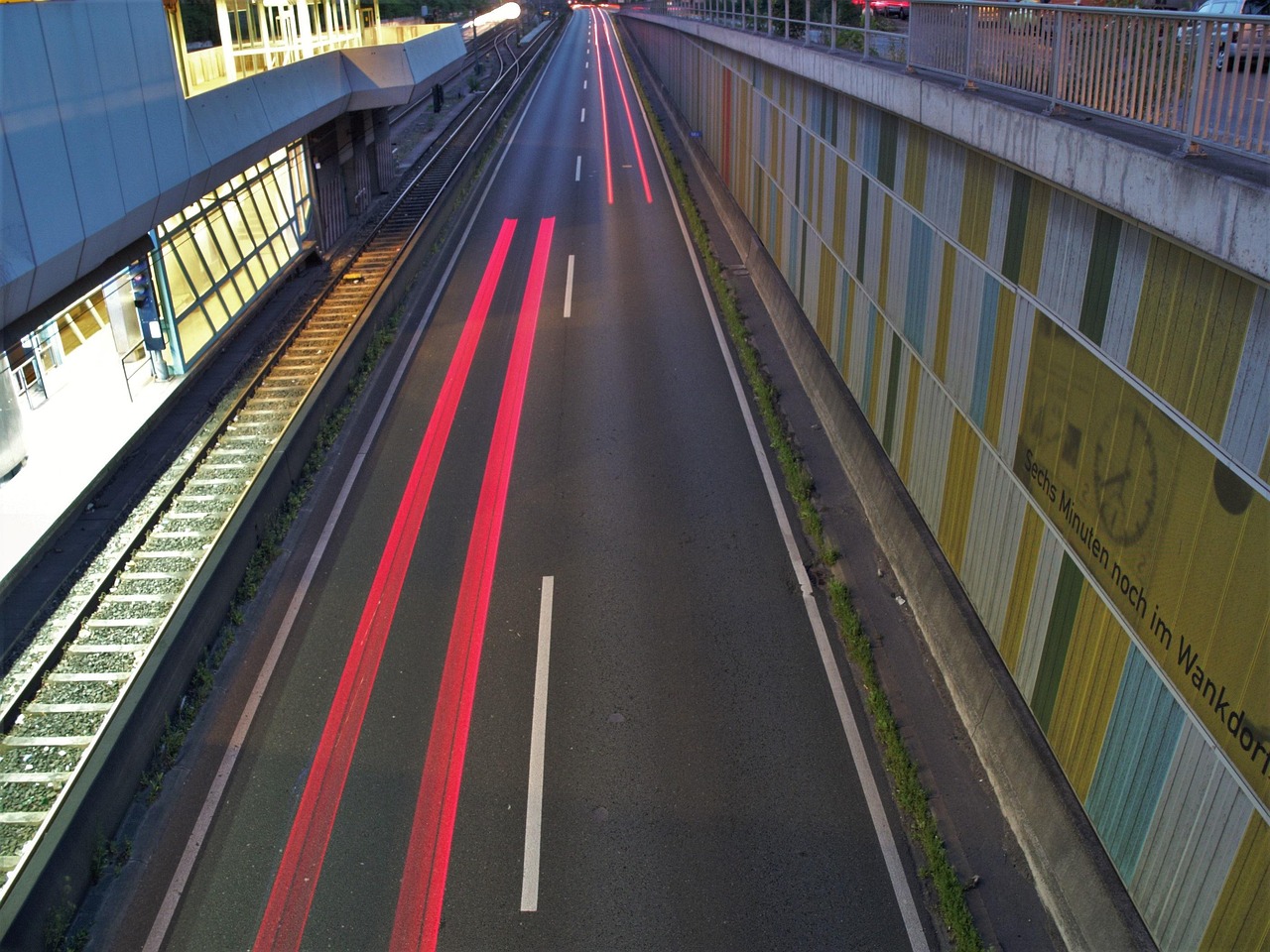 京承高速公路，连接北京与承德的交通大动脉