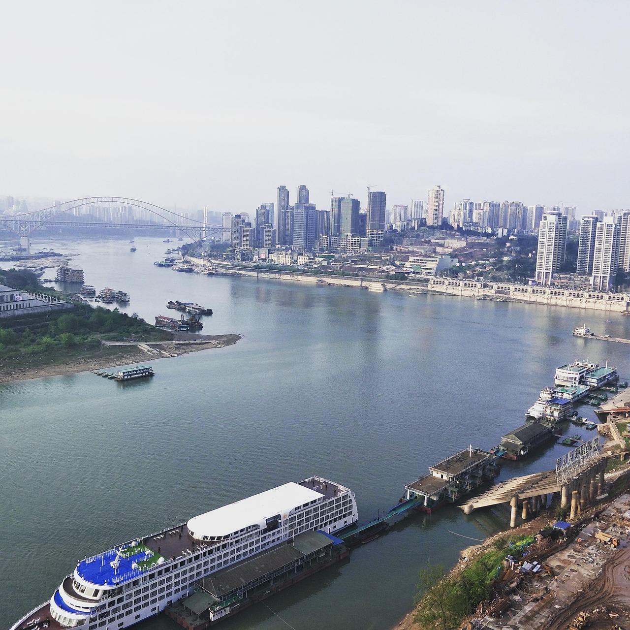 探索青岛，三维地图下的海滨城市魅力