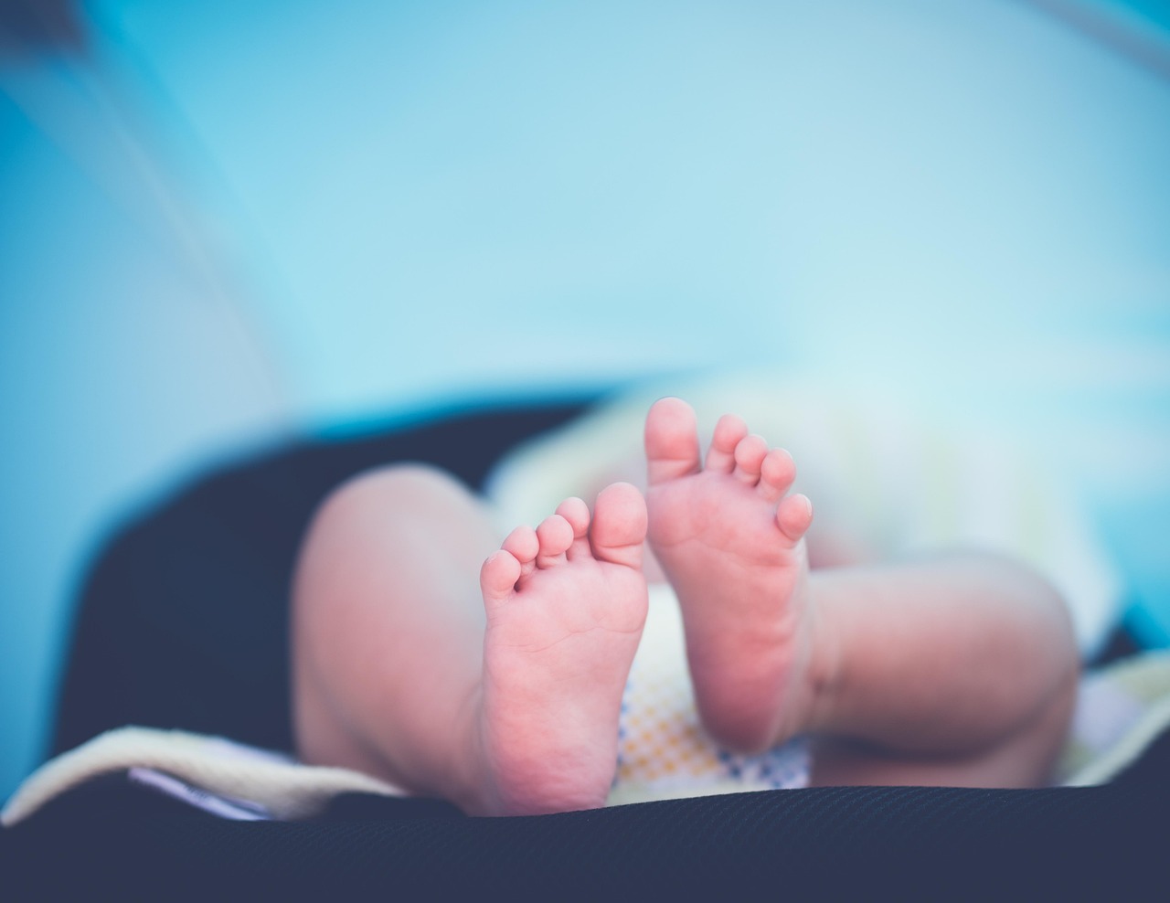 初生婴儿不吃奶，家长应对策略与科学喂养指南