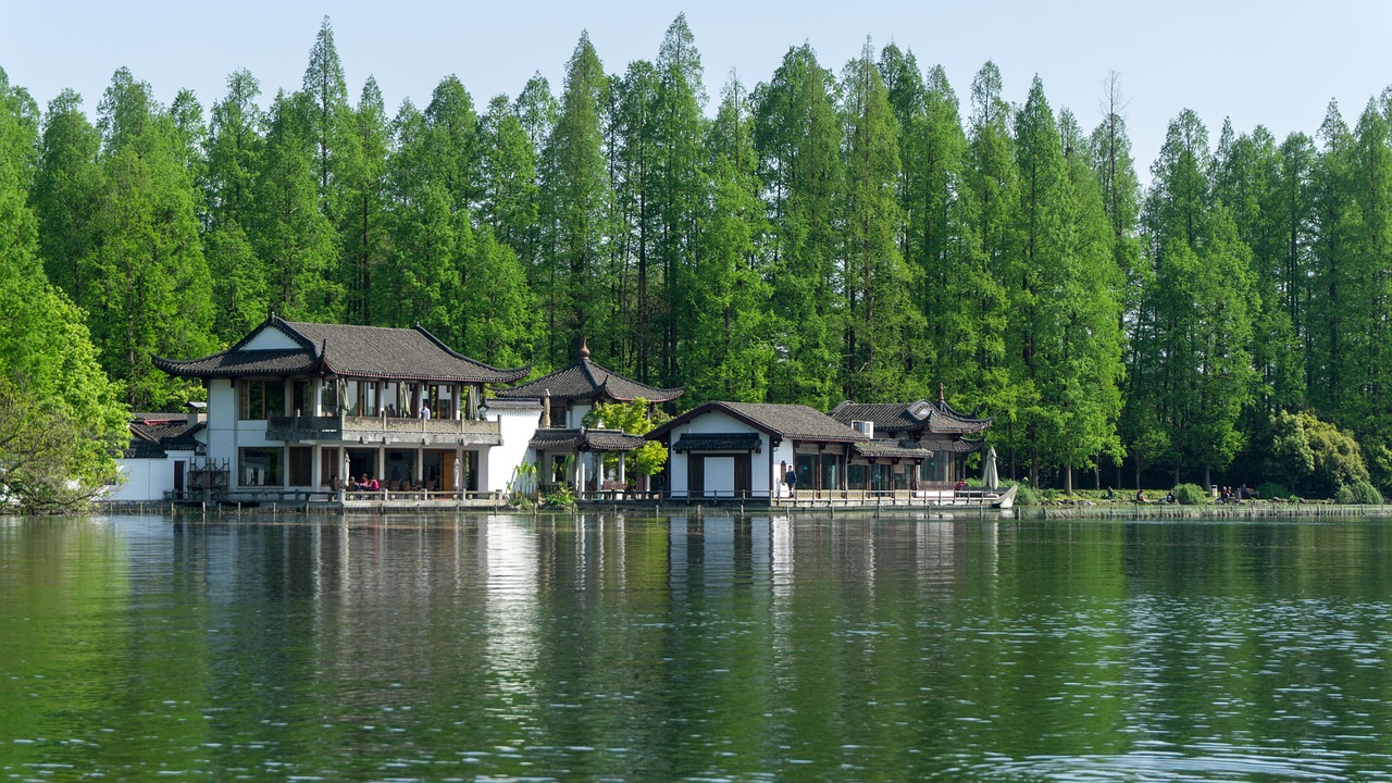 西湖十景一日游，漫步诗画间的梦幻之旅
